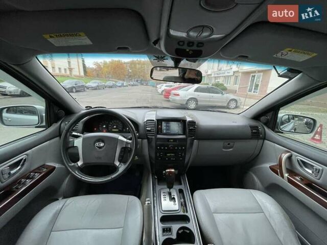 Серый Киа Соренто, объемом двигателя 2.5 л и пробегом 238 тыс. км за 7500 $, фото 3 на Automoto.ua