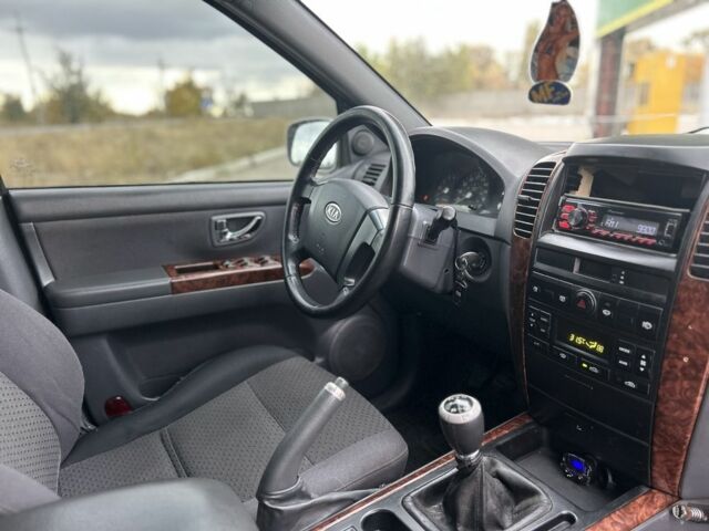 Серый Киа Соренто, объемом двигателя 2.5 л и пробегом 219 тыс. км за 4450 $, фото 12 на Automoto.ua