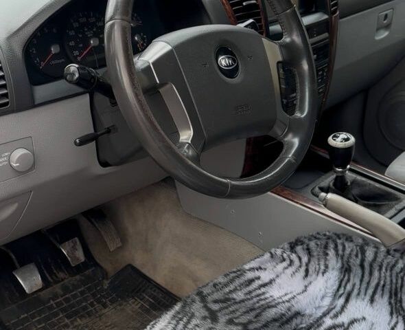 Серый Киа Соренто, объемом двигателя 2.5 л и пробегом 419 тыс. км за 4500 $, фото 5 на Automoto.ua