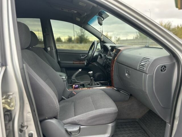 Серый Киа Соренто, объемом двигателя 2.5 л и пробегом 219 тыс. км за 4450 $, фото 13 на Automoto.ua