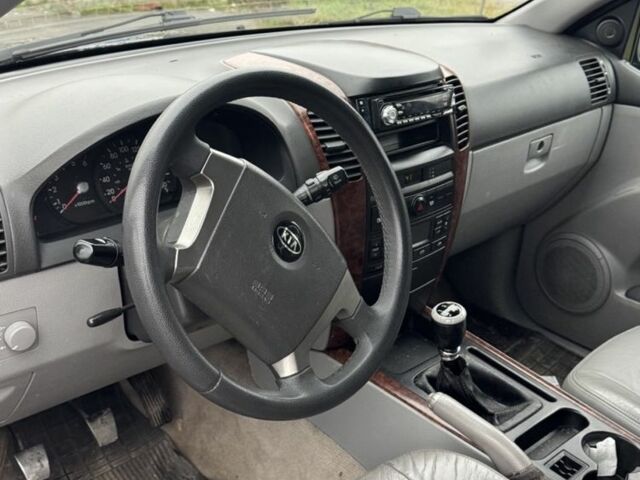 Сірий Кіа Соренто, об'ємом двигуна 2.5 л та пробігом 261 тис. км за 3400 $, фото 3 на Automoto.ua