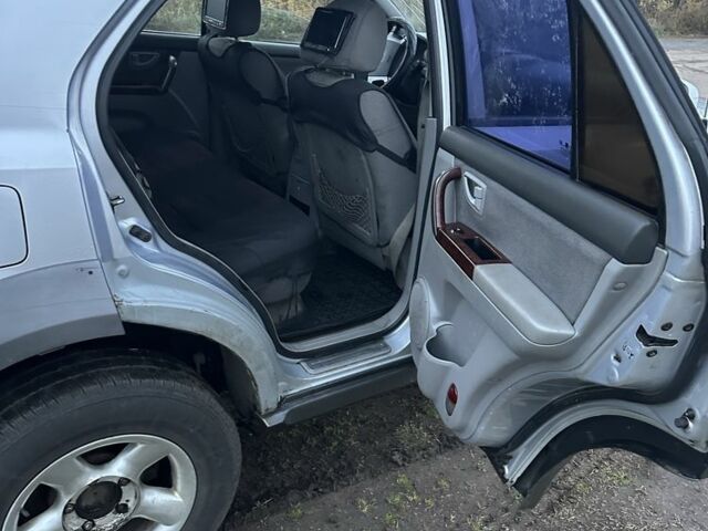 Киа Соренто 2005 в Славянске на Automoto.ua Серый Киа Соренто, объемом двигателя 2.5 л и пробегом 321 тыс. км за 2500 $, фото 9 на Automoto.ua