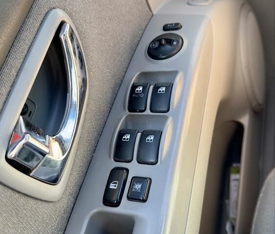 Сірий Кіа Соренто, об'ємом двигуна 2.5 л та пробігом 304 тис. км за 3818 $, фото 7 на Automoto.ua