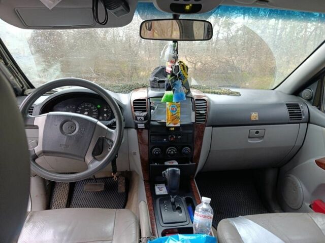 Серый Киа Соренто, объемом двигателя 2.5 л и пробегом 378 тыс. км за 2300 $, фото 4 на Automoto.ua