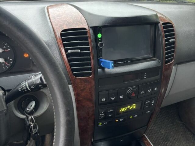 Серый Киа Соренто, объемом двигателя 2.5 л и пробегом 304 тыс. км за 3300 $, фото 3 на Automoto.ua