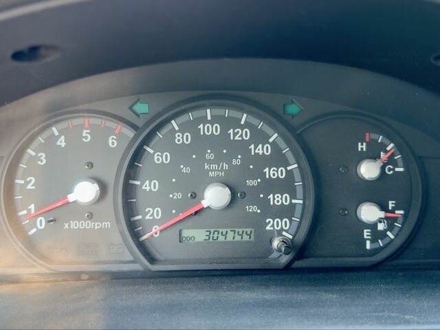 Сірий Кіа Соренто, об'ємом двигуна 2.5 л та пробігом 304 тис. км за 3818 $, фото 6 на Automoto.ua