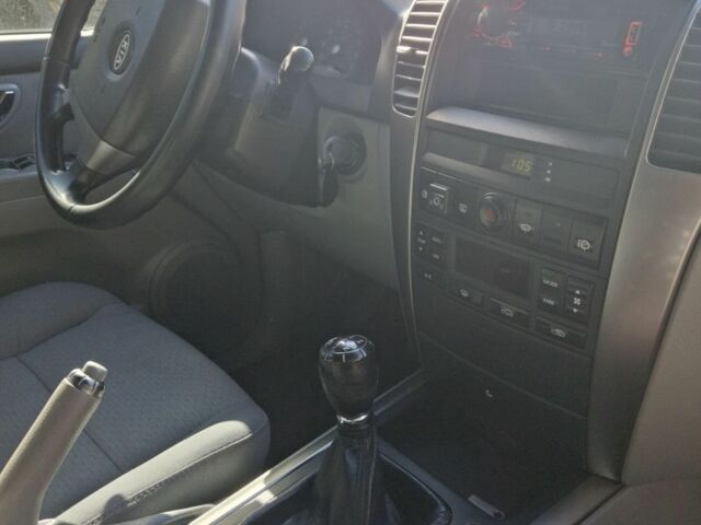 Серый Киа Соренто, объемом двигателя 2.4 л и пробегом 236 тыс. км за 6755 $, фото 7 на Automoto.ua