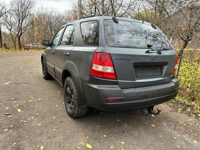 Серый Киа Соренто, объемом двигателя 2.5 л и пробегом 419 тыс. км за 4500 $, фото 3 на Automoto.ua