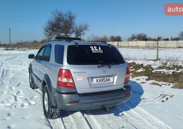 Серый Киа Соренто, объемом двигателя 2.5 л и пробегом 300 тыс. км за 8500 $, фото 2 на Automoto.ua