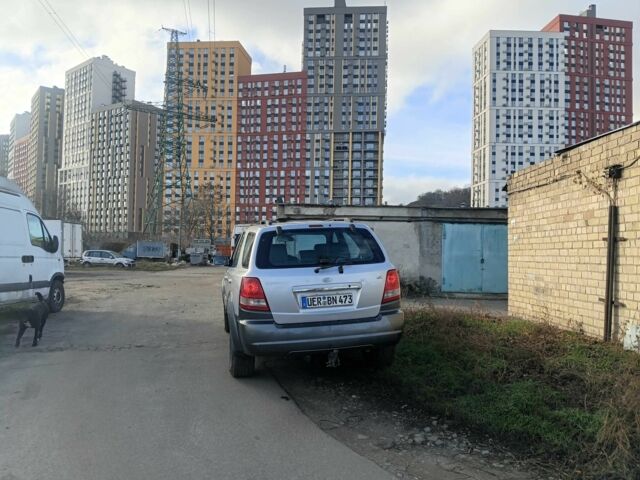 Серый Киа Соренто, объемом двигателя 2.5 л и пробегом 350 тыс. км за 3600 $, фото 3 на Automoto.ua