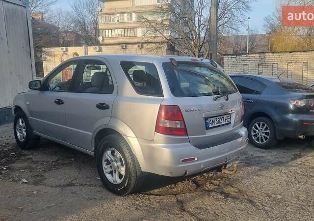 Сірий Кіа Соренто, об'ємом двигуна 2.5 л та пробігом 297 тис. км за 4200 $, фото 5 на Automoto.ua