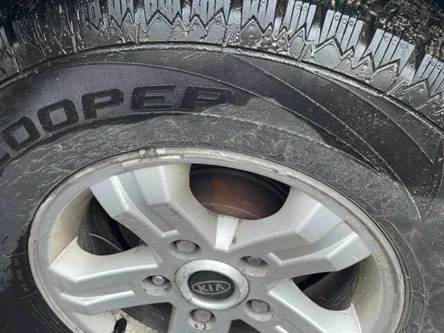 Серый Киа Соренто, объемом двигателя 2.5 л и пробегом 220 тыс. км за 3200 $, фото 4 на Automoto.ua