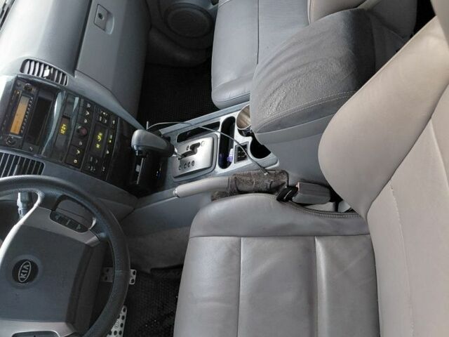 Серый Киа Соренто, объемом двигателя 2.5 л и пробегом 300 тыс. км за 5300 $, фото 7 на Automoto.ua