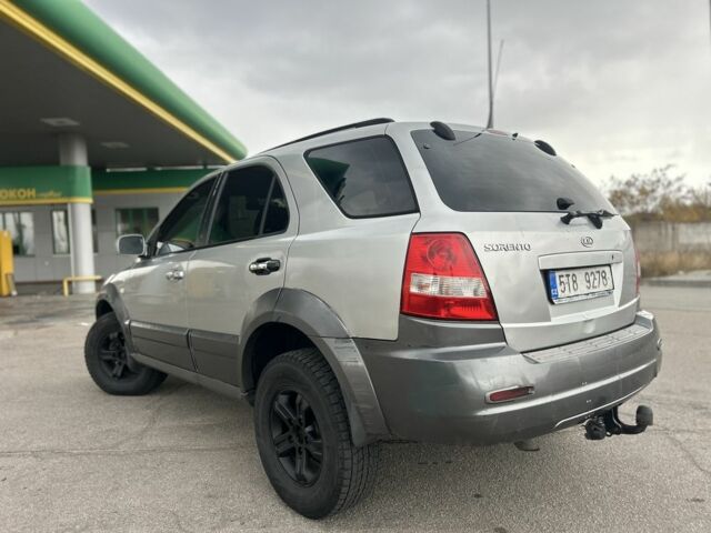 Серый Киа Соренто, объемом двигателя 2.5 л и пробегом 219 тыс. км за 4450 $, фото 1 на Automoto.ua