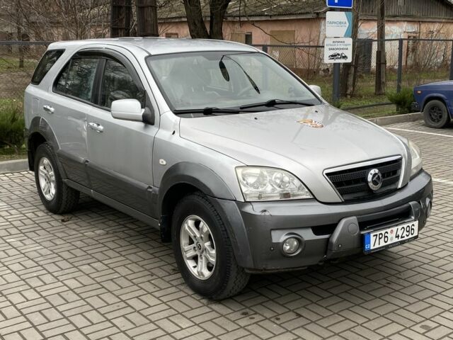 Серый Киа Соренто, объемом двигателя 2.5 л и пробегом 250 тыс. км за 3450 $, фото 7 на Automoto.ua