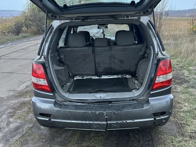 Киа Соренто 2005 в Славянске на Automoto.ua Серый Киа Соренто, объемом двигателя 2.5 л и пробегом 321 тыс. км за 2500 $, фото 7 на Automoto.ua