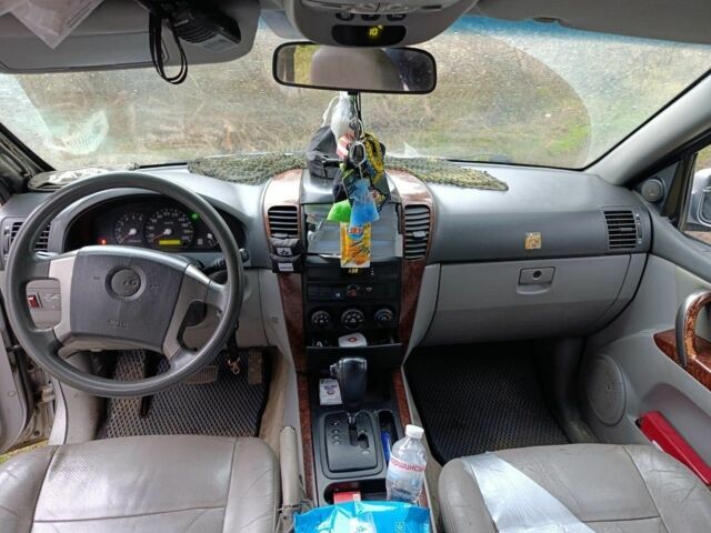 Серый Киа Соренто, объемом двигателя 2.5 л и пробегом 378 тыс. км за 2300 $, фото 5 на Automoto.ua