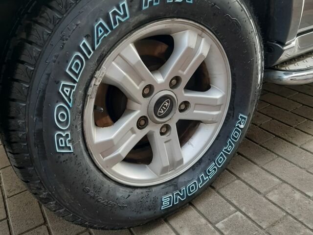 Серый Киа Соренто, объемом двигателя 2.5 л и пробегом 225 тыс. км за 7200 $, фото 3 на Automoto.ua