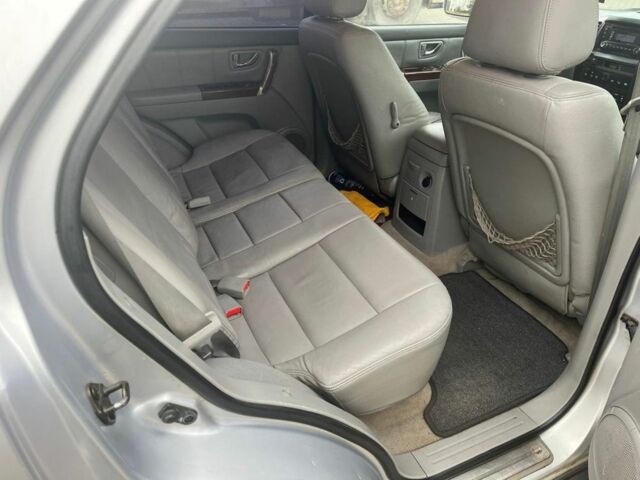 Серый Киа Соренто, объемом двигателя 2.4 л и пробегом 300 тыс. км за 4450 $, фото 5 на Automoto.ua