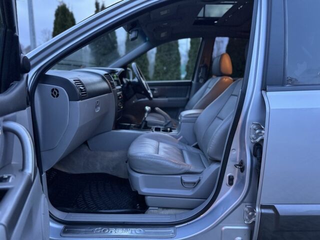 Сірий Кіа Соренто, об'ємом двигуна 2.5 л та пробігом 150 тис. км за 3800 $, фото 13 на Automoto.ua