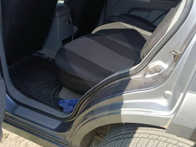 Серый Киа Соренто, объемом двигателя 2.5 л и пробегом 300 тыс. км за 5000 $, фото 3 на Automoto.ua