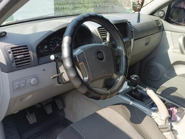 Серый Киа Соренто, объемом двигателя 2.5 л и пробегом 300 тыс. км за 5000 $, фото 5 на Automoto.ua