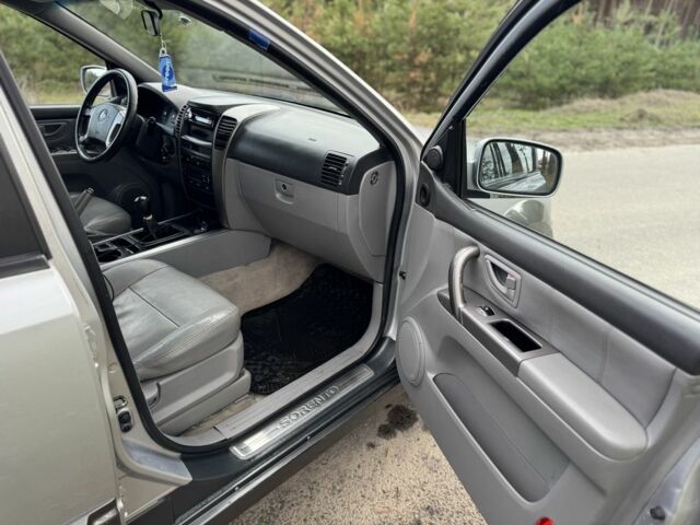 Серый Киа Соренто, объемом двигателя 2.5 л и пробегом 263 тыс. км за 5250 $, фото 10 на Automoto.ua