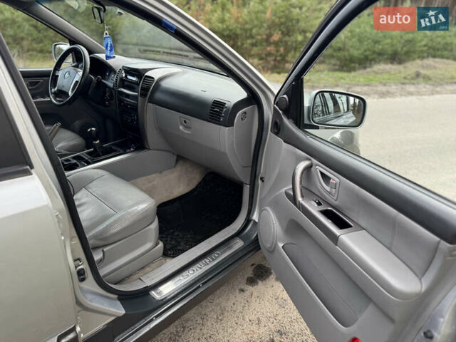 Сірий Кіа Соренто, об'ємом двигуна 2.5 л та пробігом 263 тис. км за 5250 $, фото 10 на Automoto.ua