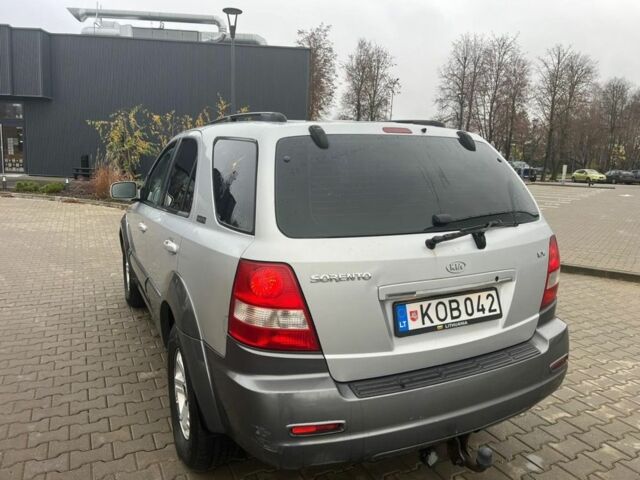 Серый Киа Соренто, объемом двигателя 2.4 л и пробегом 300 тыс. км за 4450 $, фото 3 на Automoto.ua