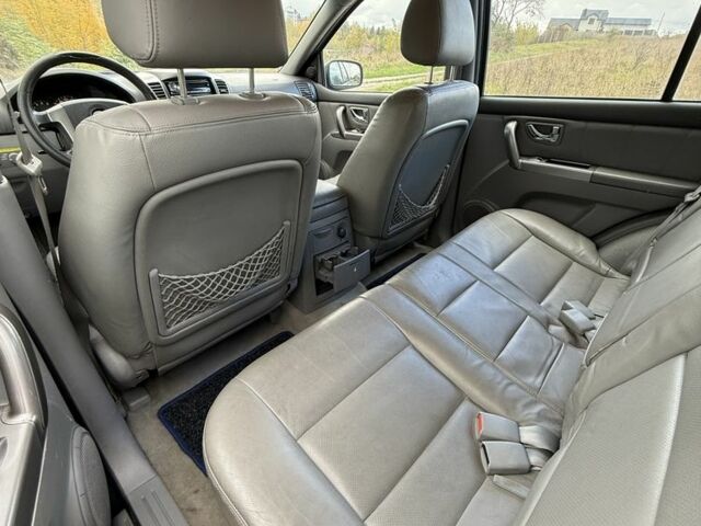 Серый Киа Соренто, объемом двигателя 2.5 л и пробегом 225 тыс. км за 4627 $, фото 6 на Automoto.ua