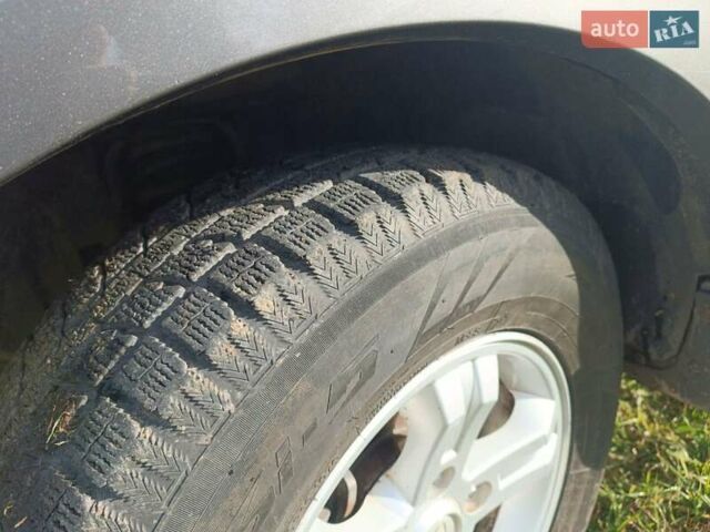 Серый Киа Соренто, объемом двигателя 2.5 л и пробегом 300 тыс. км за 7500 $, фото 19 на Automoto.ua