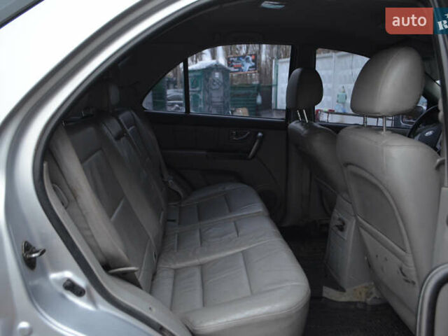 Серый Киа Соренто, объемом двигателя 2.5 л и пробегом 129 тыс. км за 7700 $, фото 19 на Automoto.ua