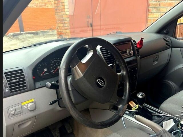 Серый Киа Соренто, объемом двигателя 0 л и пробегом 230 тыс. км за 3800 $, фото 2 на Automoto.ua