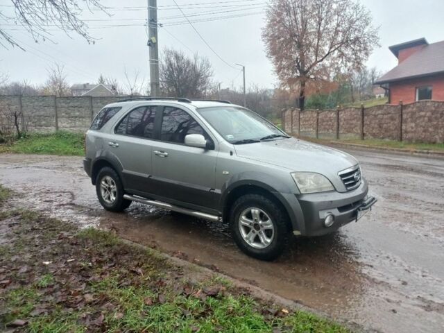 Серый Киа Соренто, объемом двигателя 2.5 л и пробегом 207 тыс. км за 4000 $, фото 1 на Automoto.ua