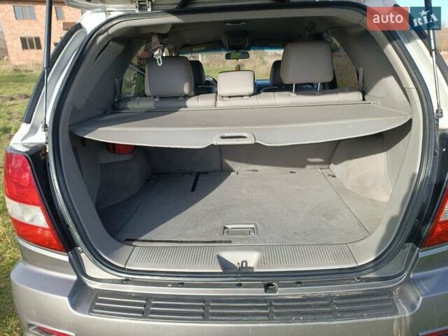 Серый Киа Соренто, объемом двигателя 2.5 л и пробегом 300 тыс. км за 7500 $, фото 18 на Automoto.ua