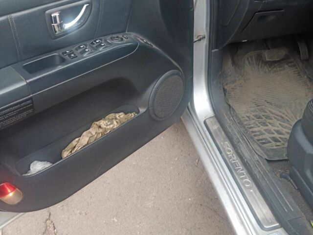 Киа Соренто 2006 в Кривом Роге на Automoto.ua Серый Киа Соренто, объемом двигателя 2.5 л и пробегом 300 тыс. км за 4300 $, фото 8 на Automoto.ua