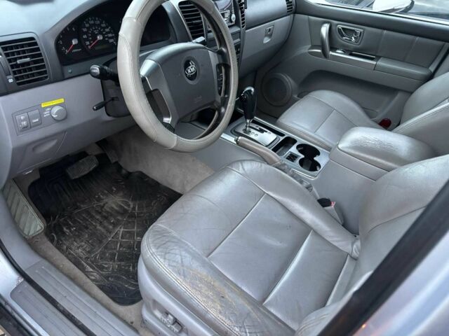 Серый Киа Соренто, объемом двигателя 2.5 л и пробегом 225 тыс. км за 4300 $, фото 6 на Automoto.ua