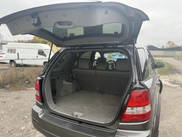 Серый Киа Соренто, объемом двигателя 2.5 л и пробегом 220 тыс. км за 5200 $, фото 14 на Automoto.ua