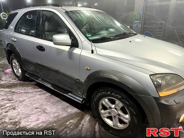 Сірий Кіа Соренто, об'ємом двигуна 2.5 л та пробігом 300 тис. км за 4000 $, фото 1 на Automoto.ua