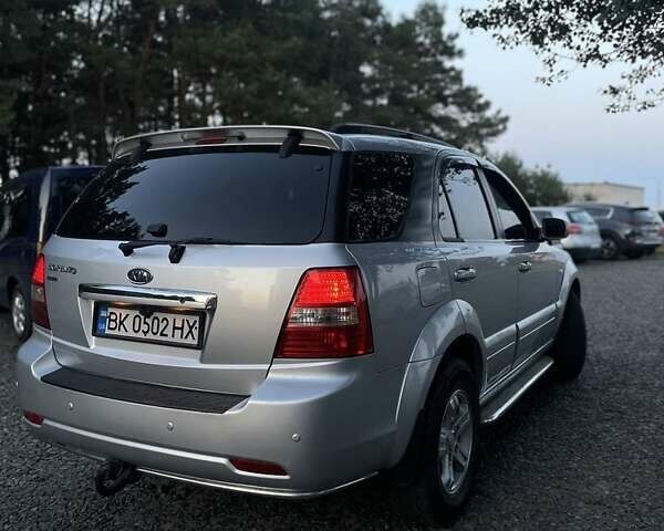 Серый Киа Соренто, объемом двигателя 2.5 л и пробегом 294 тыс. км за 8999 $, фото 2 на Automoto.ua