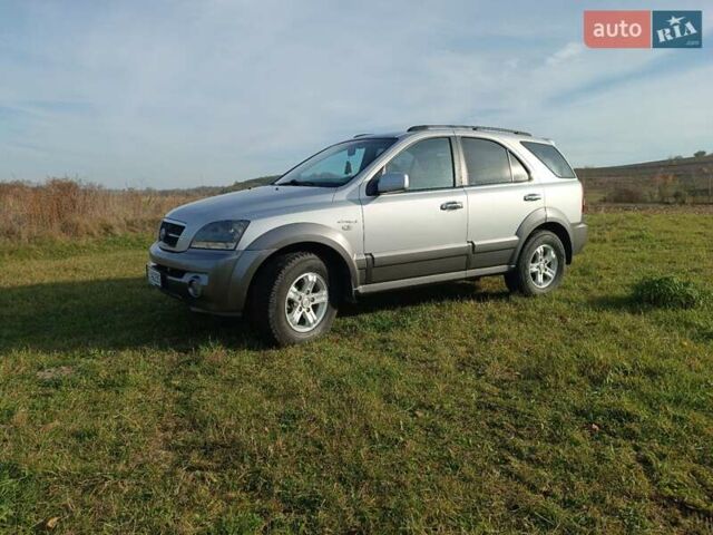 Серый Киа Соренто, объемом двигателя 2.5 л и пробегом 300 тыс. км за 7500 $, фото 5 на Automoto.ua