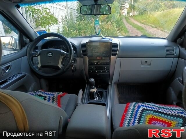 Серый Киа Соренто, объемом двигателя 2.5 л и пробегом 213 тыс. км за 5500 $, фото 3 на Automoto.ua