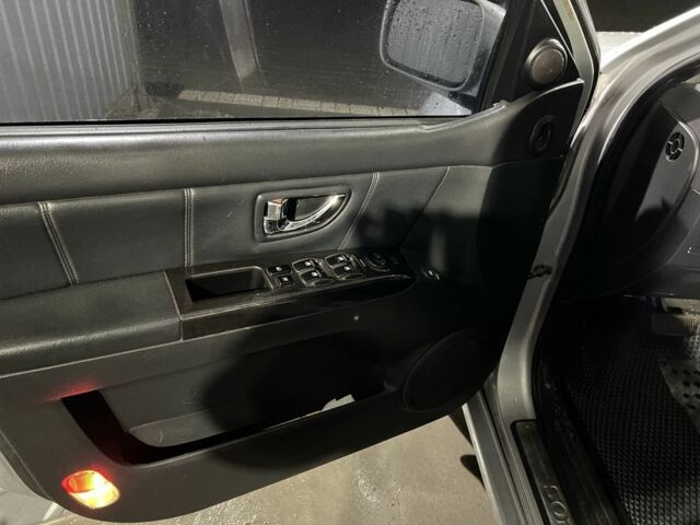 Серый Киа Соренто, объемом двигателя 2.5 л и пробегом 345 тыс. км за 6200 $, фото 12 на Automoto.ua