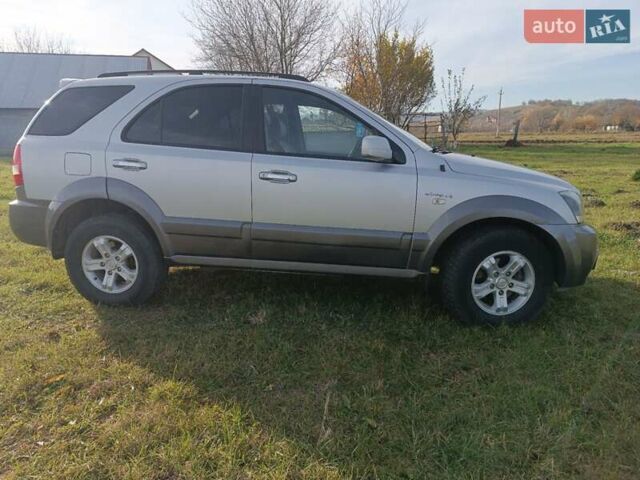 Серый Киа Соренто, объемом двигателя 2.5 л и пробегом 300 тыс. км за 7500 $, фото 13 на Automoto.ua