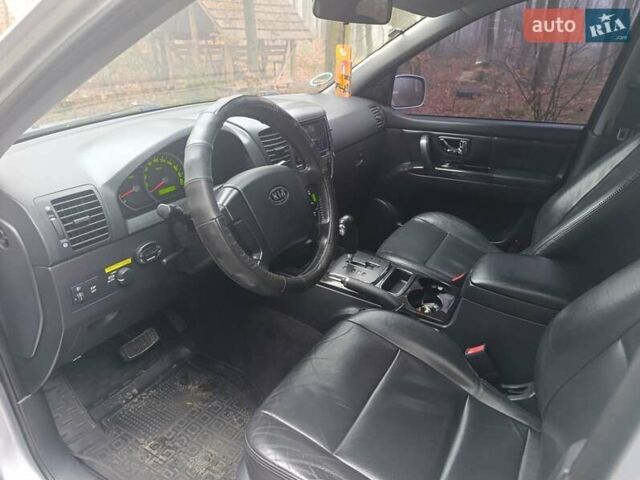 Серый Киа Соренто, объемом двигателя 2.5 л и пробегом 237 тыс. км за 8844 $, фото 43 на Automoto.ua