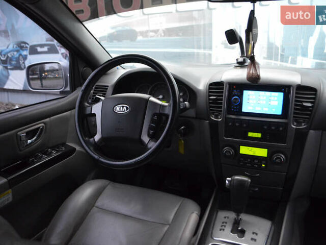 Серый Киа Соренто, объемом двигателя 2.5 л и пробегом 129 тыс. км за 7700 $, фото 9 на Automoto.ua