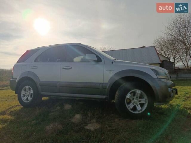Серый Киа Соренто, объемом двигателя 2.5 л и пробегом 300 тыс. км за 7500 $, фото 2 на Automoto.ua