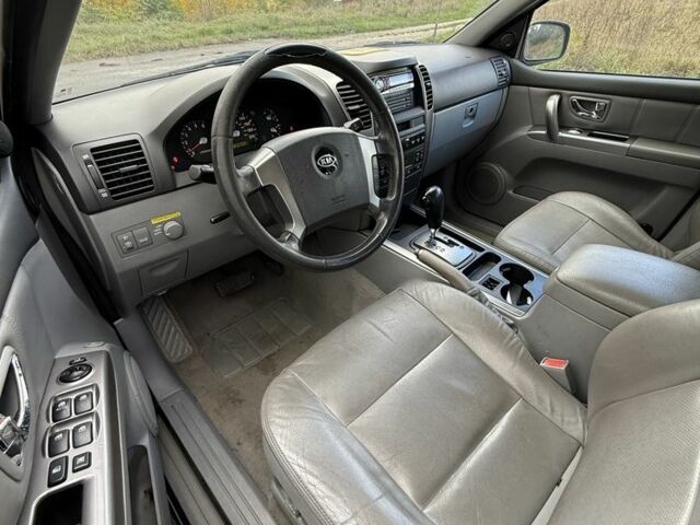 Серый Киа Соренто, объемом двигателя 2.5 л и пробегом 225 тыс. км за 4627 $, фото 5 на Automoto.ua