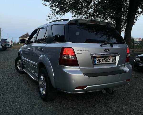 Серый Киа Соренто, объемом двигателя 2.5 л и пробегом 294 тыс. км за 8999 $, фото 1 на Automoto.ua