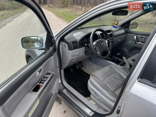Сірий Кіа Соренто, об'ємом двигуна 2.5 л та пробігом 263 тис. км за 5250 $, фото 8 на Automoto.ua